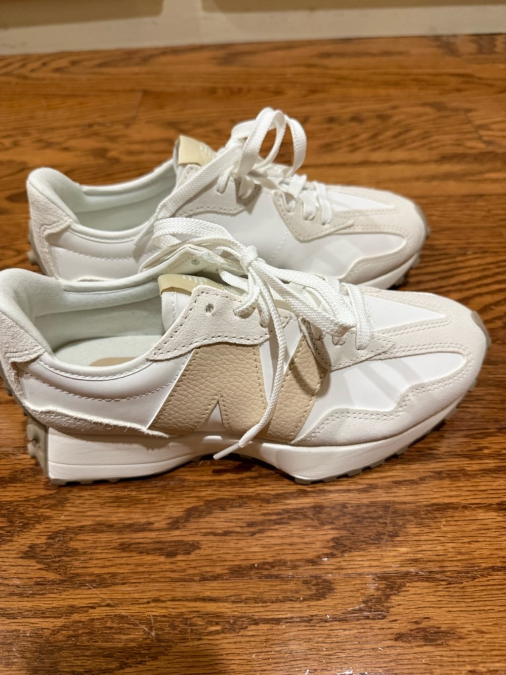 New Blance 327 -Women's White & Beige Leather Lace-Up Sneakers